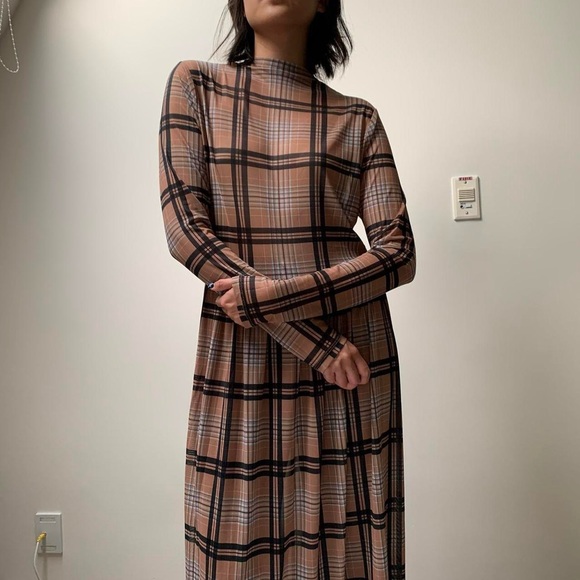 Teddy Plaid Mesh Longsleeve Maxi Dress - Picture 4 of 7